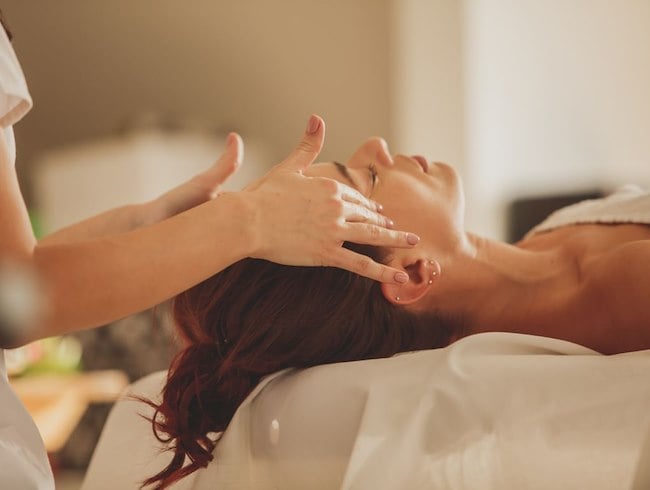 Hydra-Cure Facial